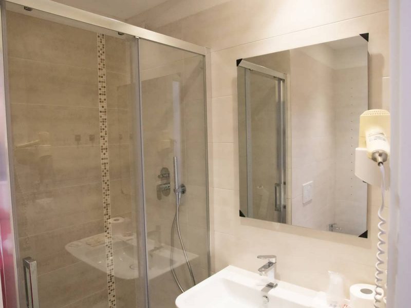 hotel 3 stelle sottomarina 10